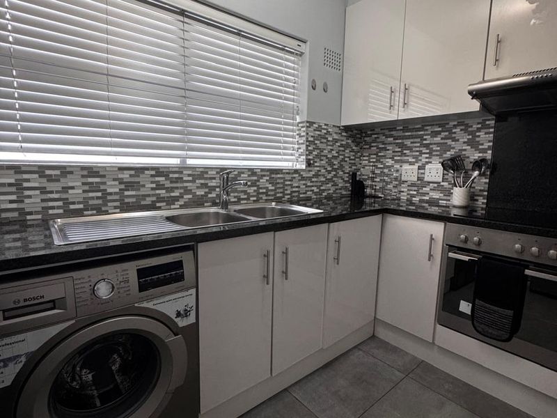 FULLY FURNISHED, AVAILABLE IMMEDIATELY - CENTRALLY POSITIONED - WITH PARKING - Photo 7
