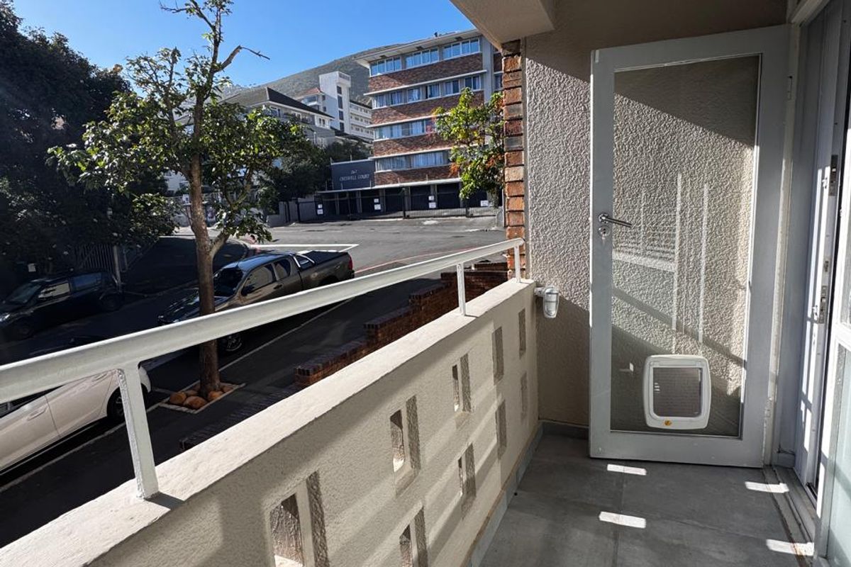 FULLY FURNISHED, AVAILABLE IMMEDIATELY - CENTRALLY POSITIONED - WITH PARKING - Photo 5