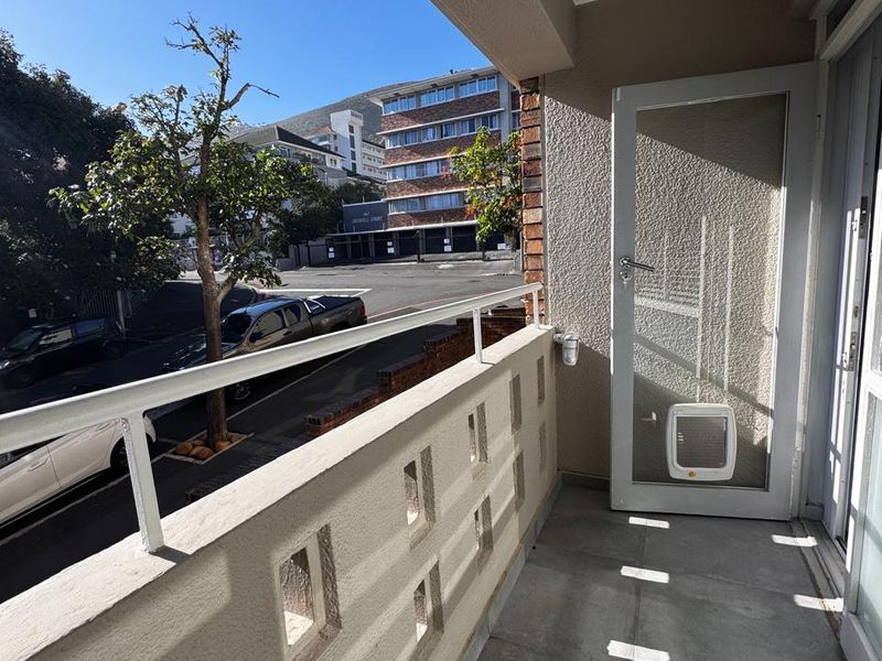 FULLY FURNISHED, AVAILABLE IMMEDIATELY - CENTRALLY POSITIONED - WITH PARKING - Photo 5