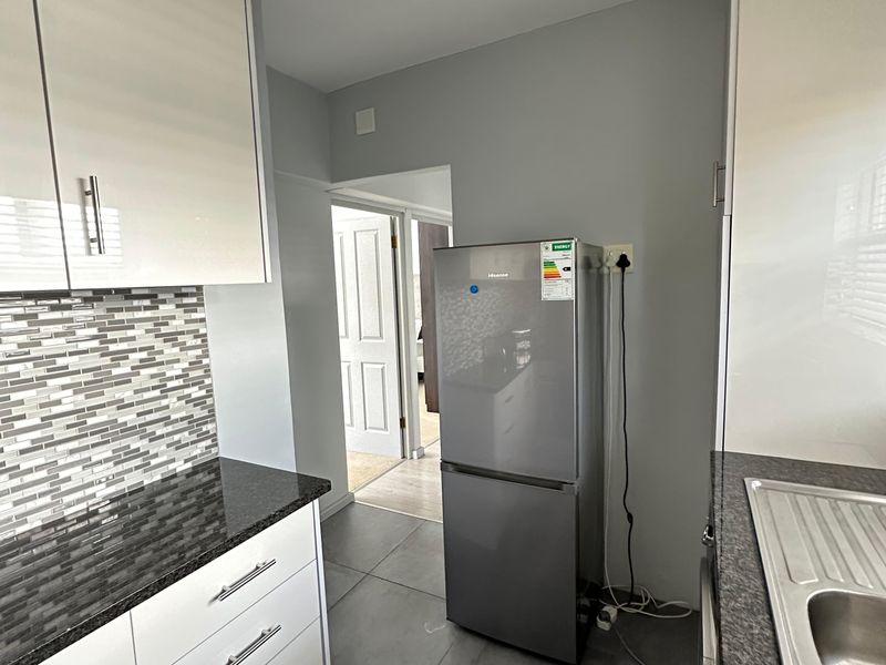 FULLY FURNISHED, AVAILABLE IMMEDIATELY - CENTRALLY POSITIONED - WITH PARKING - Photo 5