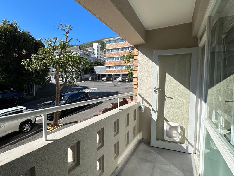 FULLY FURNISHED, AVAILABLE IMMEDIATELY - CENTRALLY POSITIONED - WITH PARKING - Photo 2