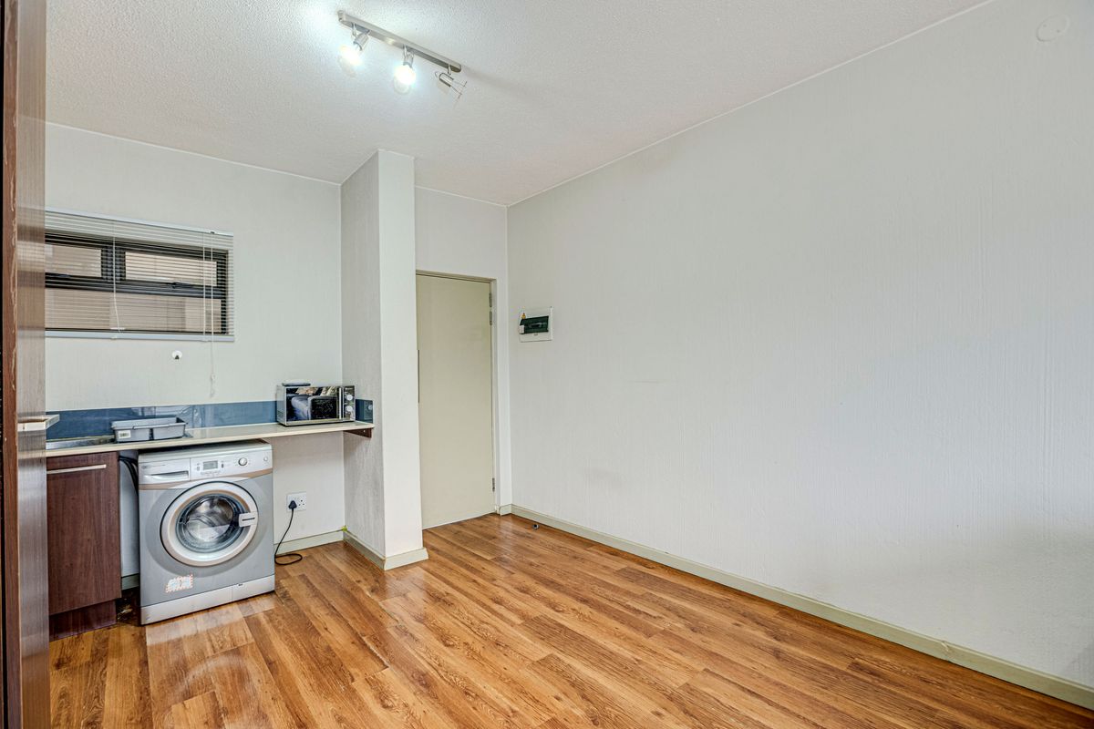 Charming 2 bed, 1 bath apartment Sanctuary - Photo 4