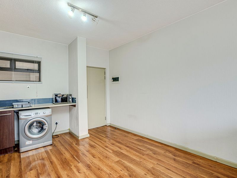 Charming 2 bed, 1 bath apartment Sanctuary - Photo 4