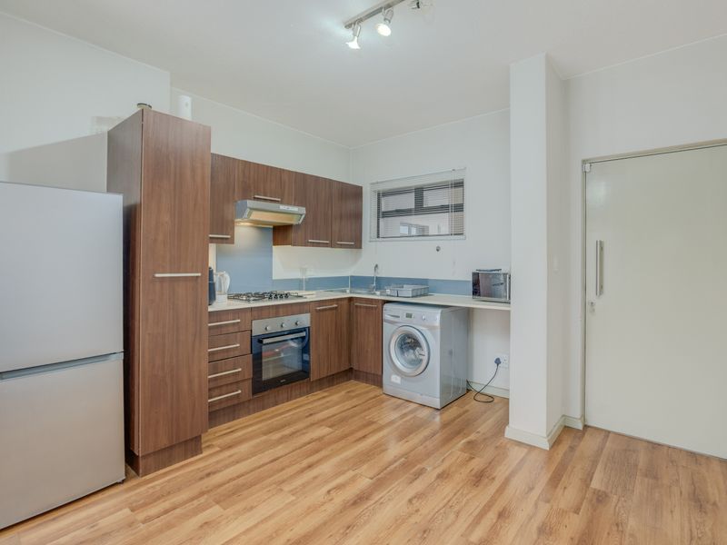 Charming 2 bed, 1 bath apartment Sanctuary - Photo 1