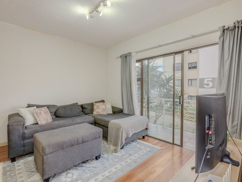Charming 2 bed, 1 bath apartment Sanctuary - Photo 7