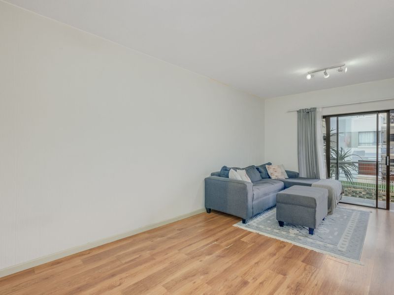 Charming 2 bed, 1 bath apartment Sanctuary - Photo 6