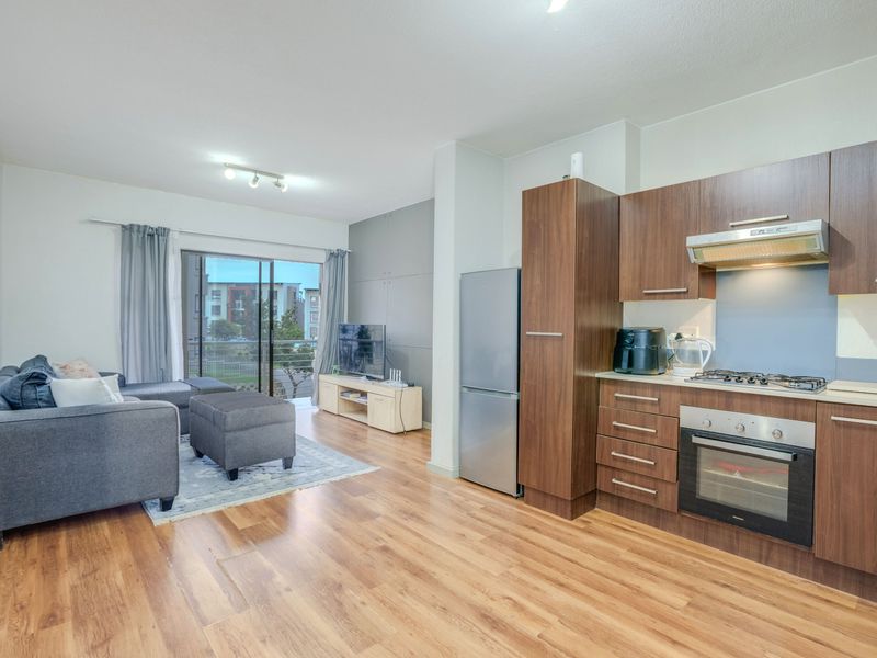 Charming 2 bed, 1 bath apartment Sanctuary - Photo 5