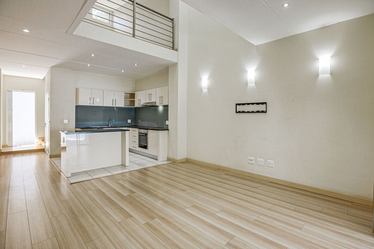 Elegant Double-Storey Townhouse in Bryanston East - Photo 2