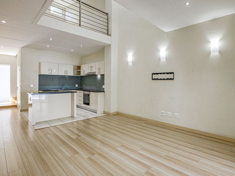 Elegant Double-Storey Townhouse in Bryanston East - Photo 2