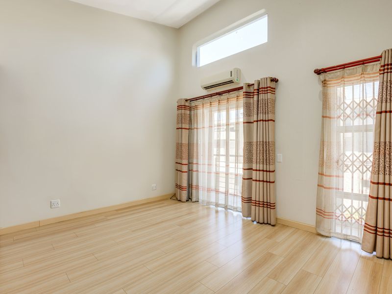 Elegant Double-Storey Townhouse in Bryanston East - Photo 9
