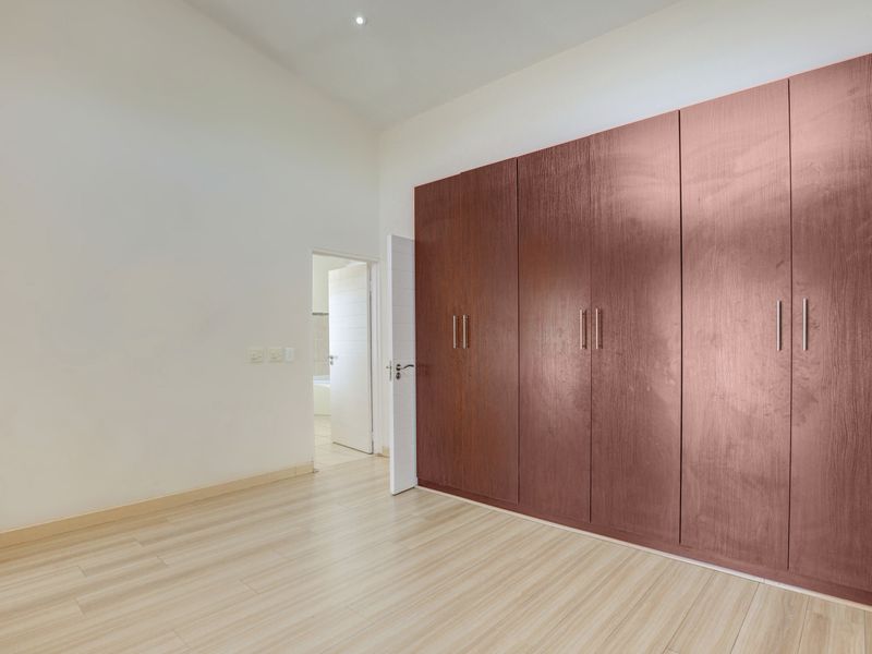 Elegant Double-Storey Townhouse in Bryanston East - Photo 10