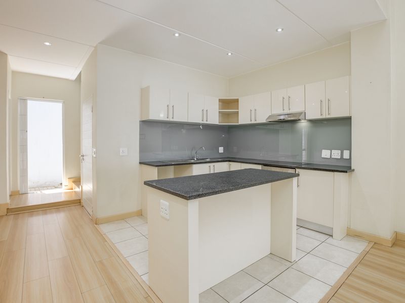 Elegant Double-Storey Townhouse in Bryanston East - Photo 6