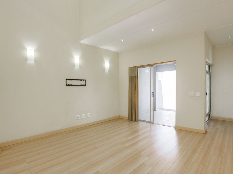 Elegant Double-Storey Townhouse in Bryanston East - Photo 3