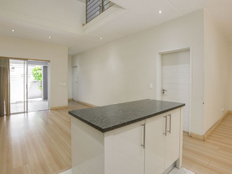Elegant Double-Storey Townhouse in Bryanston East - Photo 4
