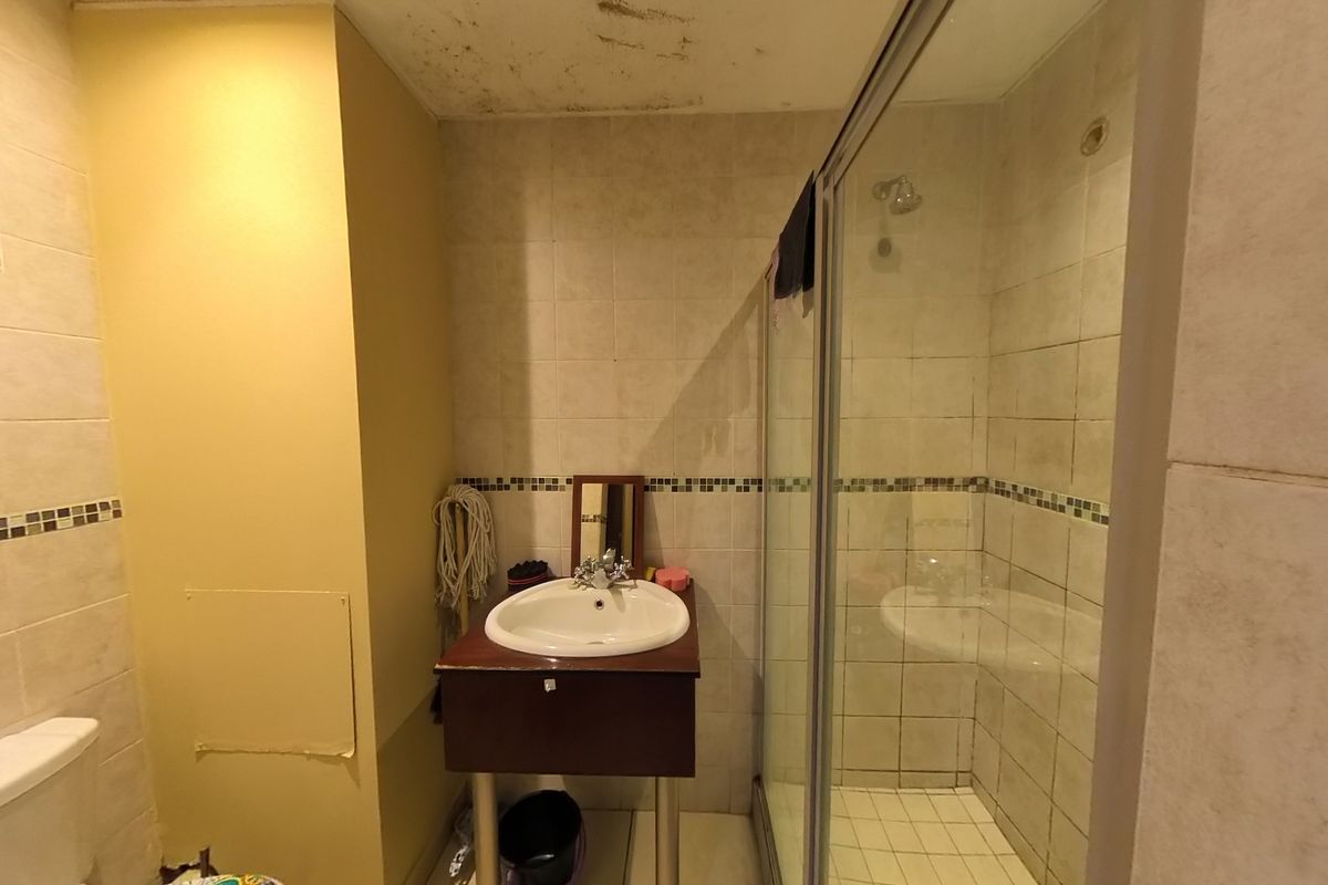 Prime Bachelor Apartment Close To Every Amenity - Photo 5