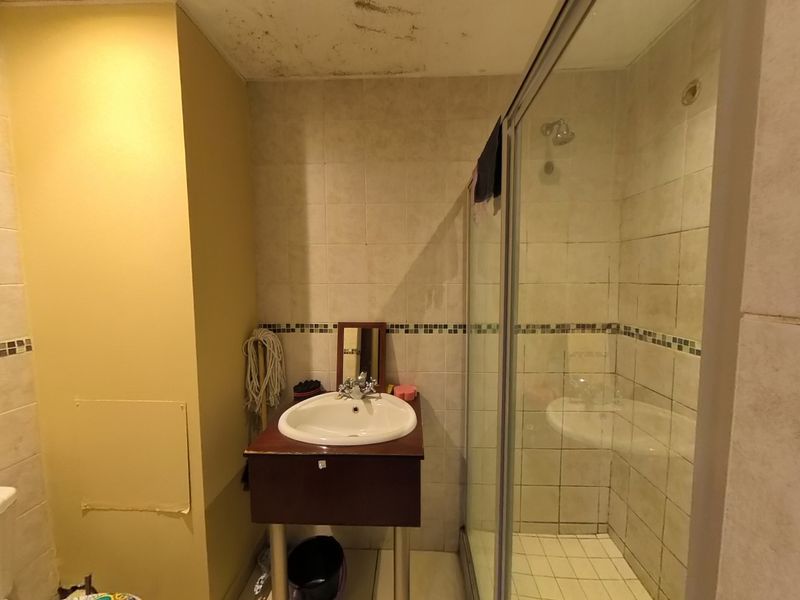 Prime Bachelor Apartment Close To Every Amenity - Photo 5