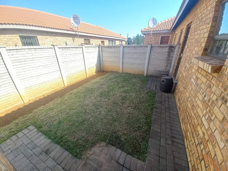 Very neat 3 bedroom townhouse to rent from 1 July 2026 in a secure complex! - Photo 2