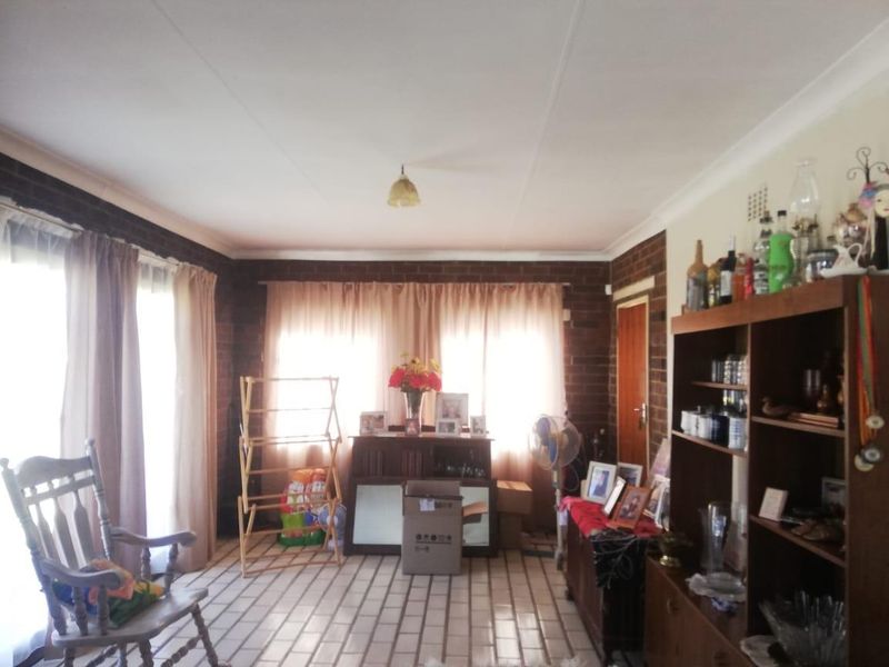 Spacious 3 Bedroom  Family Home in Sonland Park at Bargain Price - Photo 6