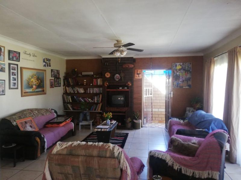 Spacious 3 Bedroom  Family Home in Sonland Park at Bargain Price - Photo 4