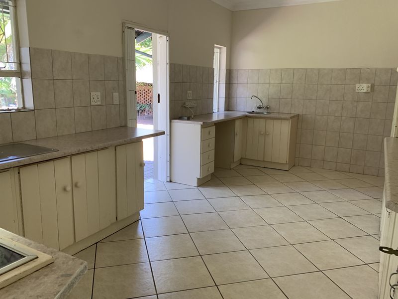 You’ll want this prime property in the Hazelwood hub - Photo 9