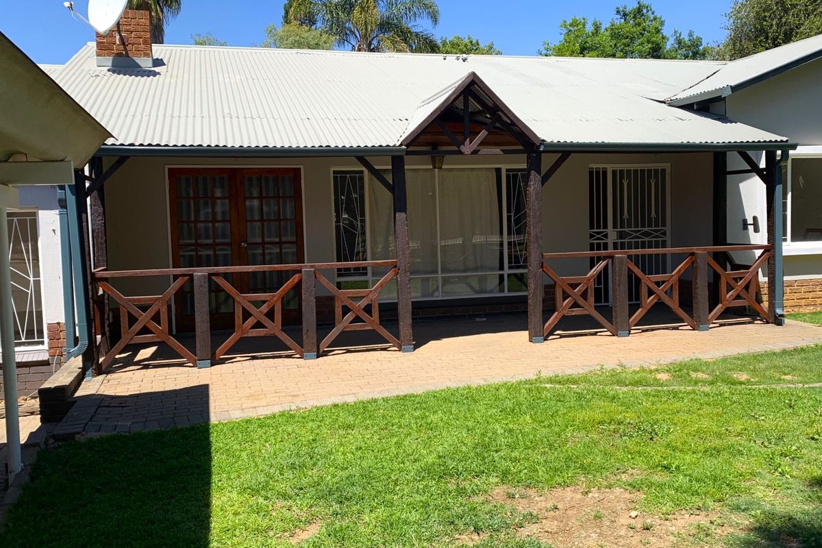 You’ll want this prime property in the Hazelwood hub - Photo 2