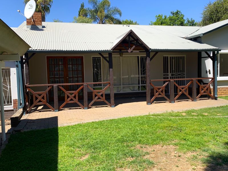 You’ll want this prime property in the Hazelwood hub - Photo 2