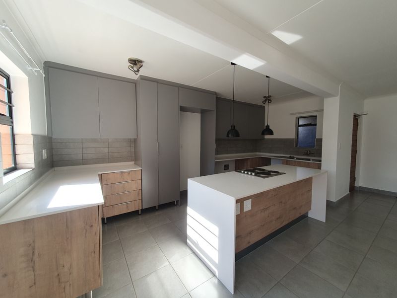 Ground 3-bedroom apartment with private garden - Photo 2