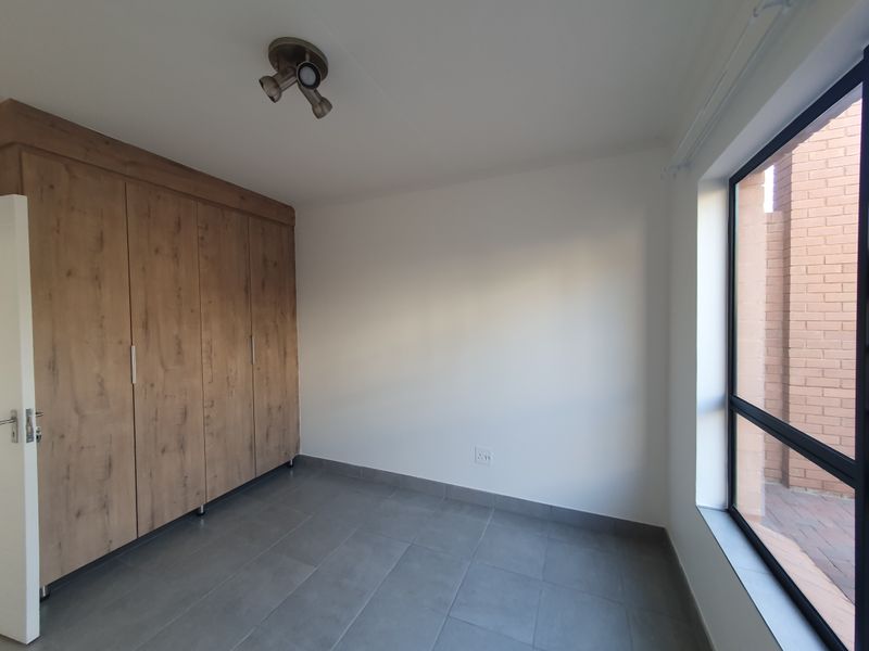 Ground 3-bedroom apartment with private garden - Photo 7