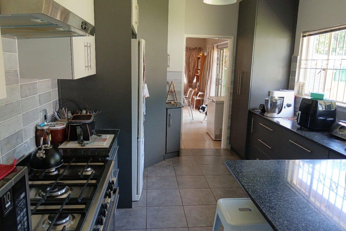 Charming 4 bedroom House for sale in Univeristas - Photo 3