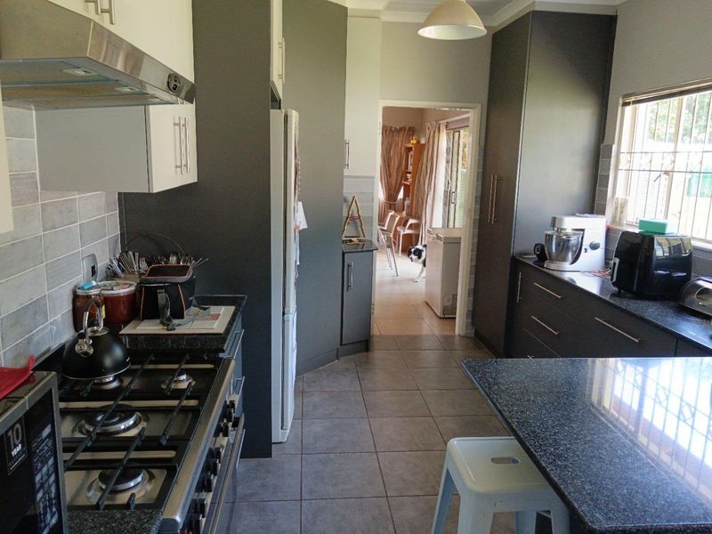 Charming 4 bedroom House for sale in Univeristas - Photo 3