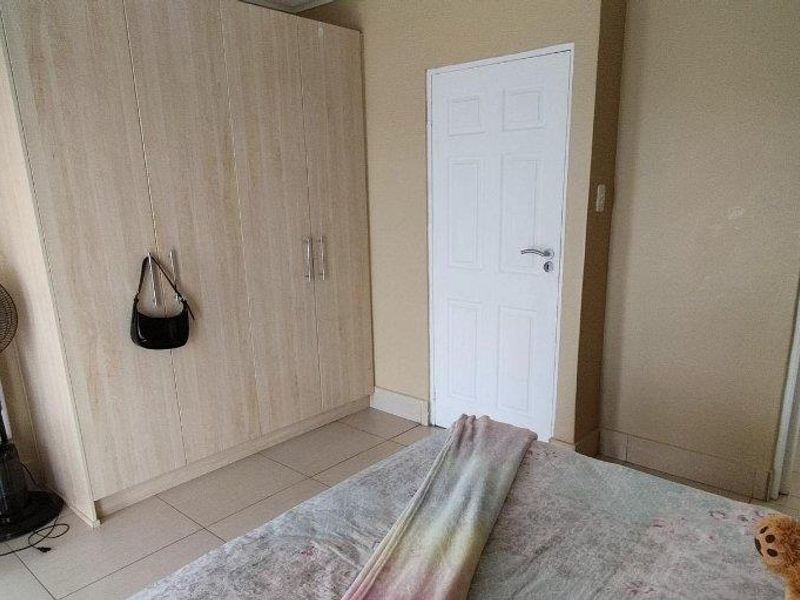 Mordern townhouse in an affluent neighbourhood - Photo 7