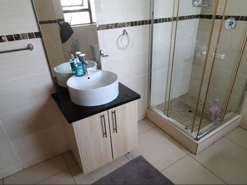 Mordern townhouse in an affluent neighbourhood - Photo 10