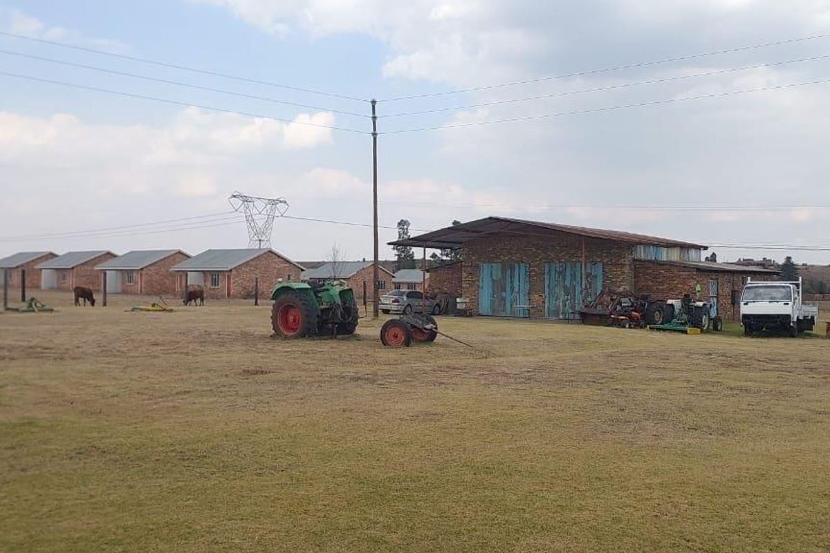 Big plot 21ha, 5 Bedroom main house with 14 flatlets! - Photo 3