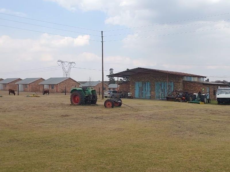 Big plot 21ha, 5 Bedroom main house with 14 flatlets! - Photo 3