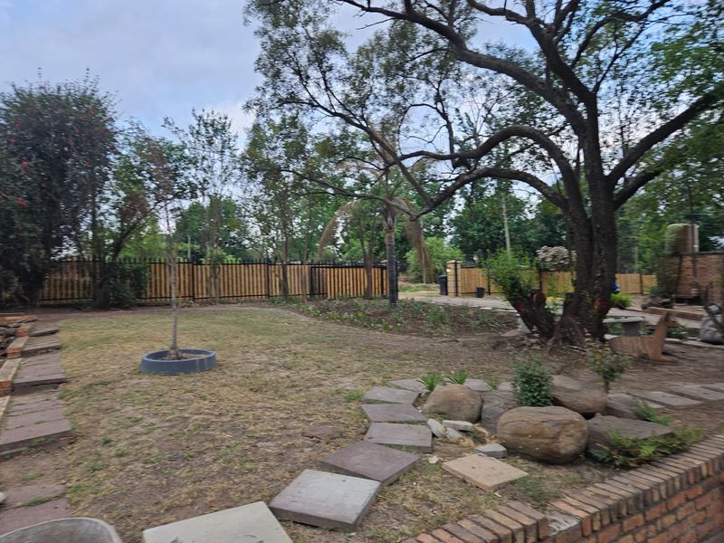 2.14 ha plot. With 4 Bedroom home!! Build your dream here. - Photo 2