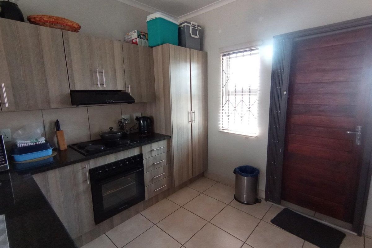 Beautiful almost new townhouse!! - Photo 5