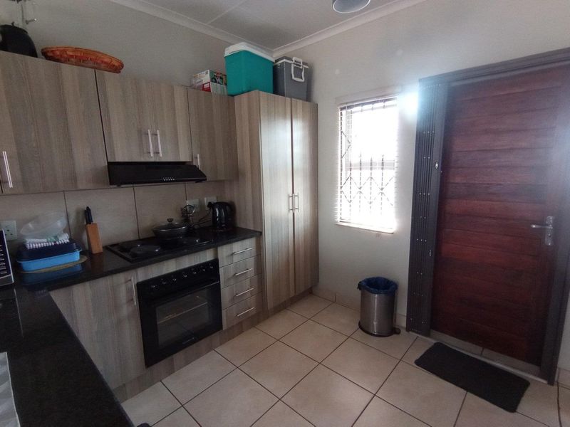 Beautiful almost new townhouse!! - Photo 5