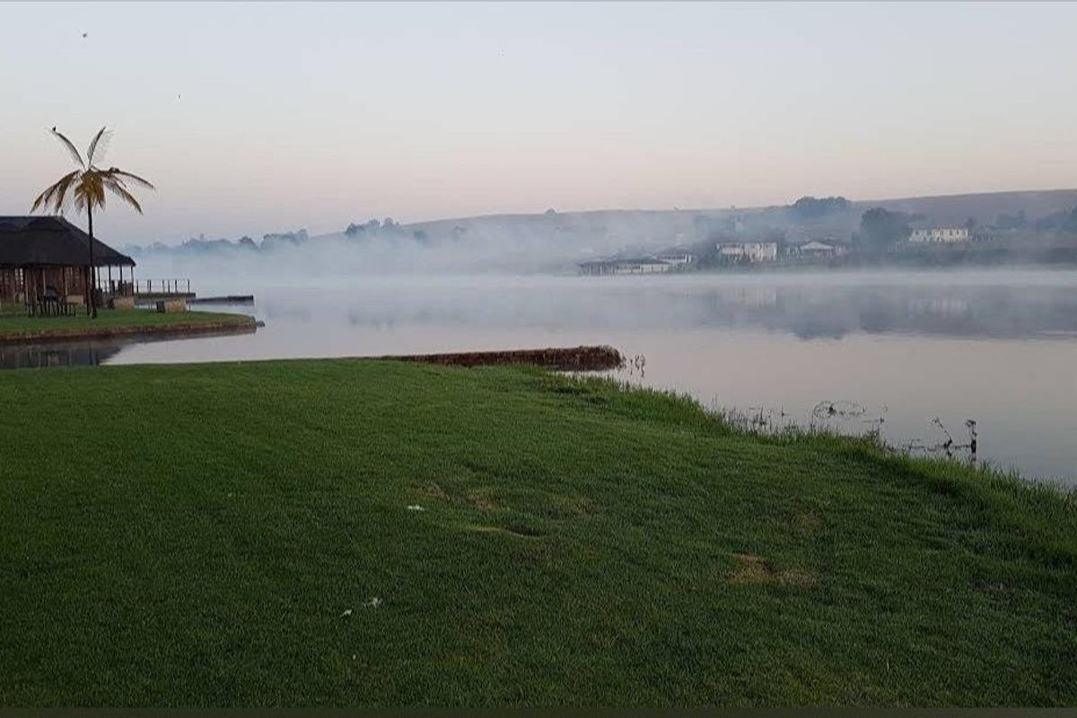 Waterfront vacant stand. Perfect for your dream home or resort. - Photo 2