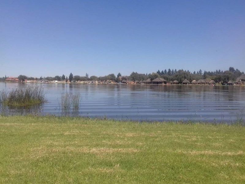 Waterfront vacant stand. Perfect for your dream home or resort. - Photo 4