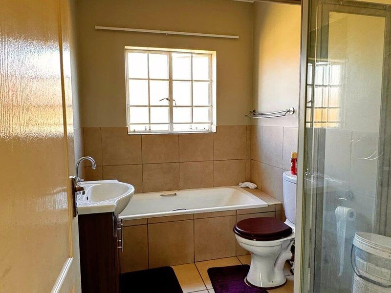 Modern, Secure Townhouse In A Gated Complex - Photo 6