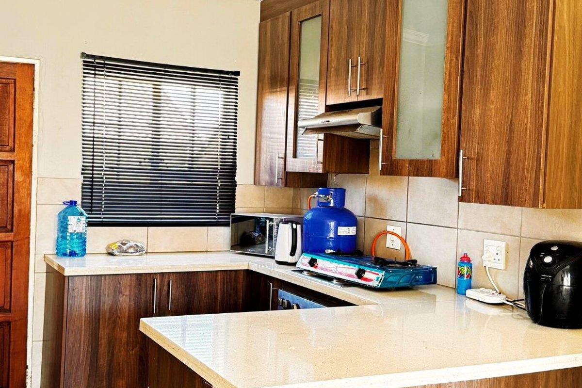 Modern, Secure Townhouse In A Gated Complex - Photo 3