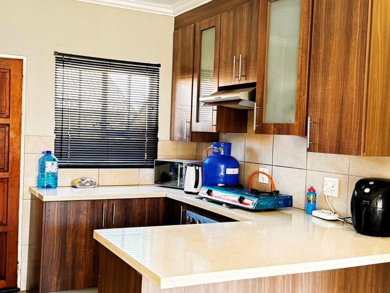 Modern, Secure Townhouse In A Gated Complex - Photo 3