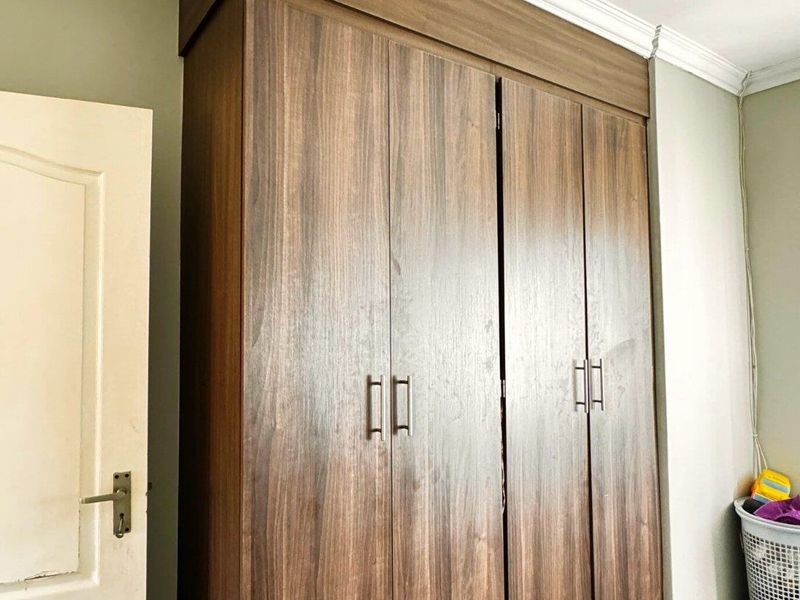 Modern, Secure Townhouse In A Gated Complex - Photo 8