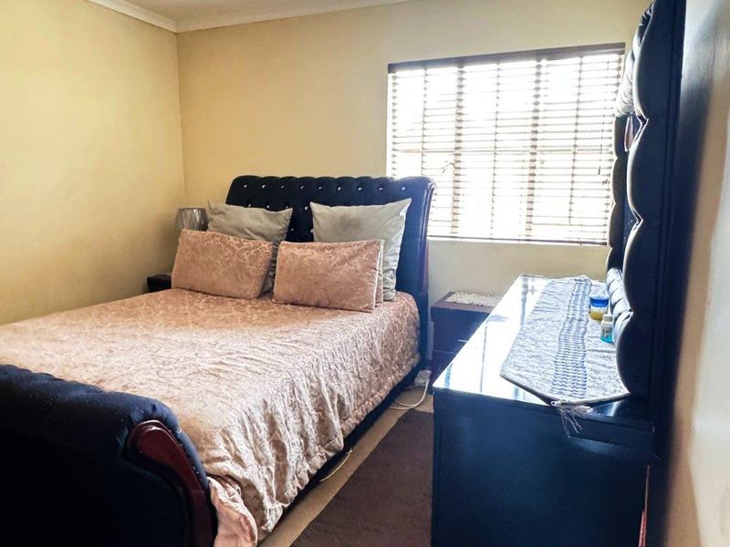 Family Home In A Secure Gated Estate - Photo 8