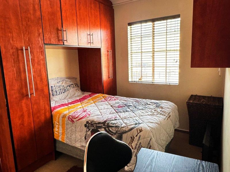 Family Home In A Secure Gated Estate - Photo 10