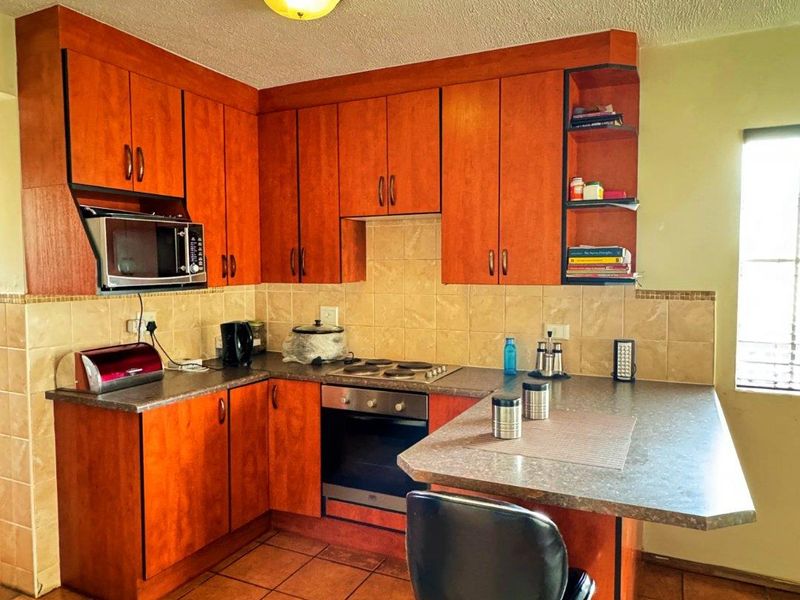 Family Home In A Secure Gated Estate - Photo 2