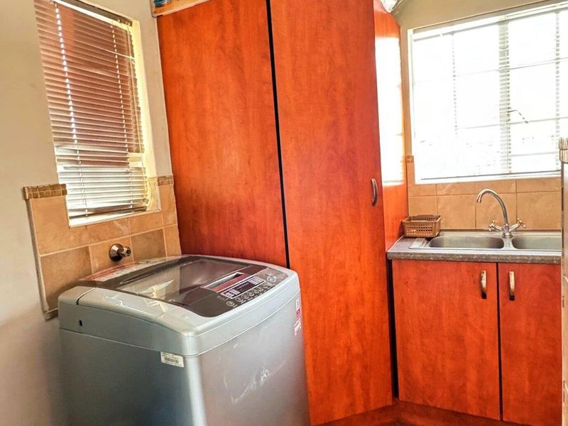 Family Home In A Secure Gated Estate - Photo 3