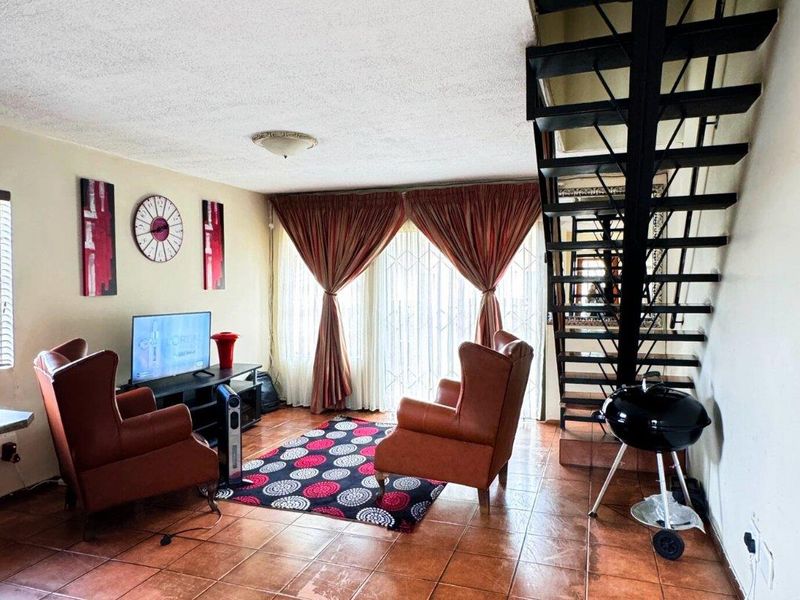 Family Home In A Secure Gated Estate - Photo 5