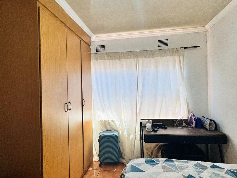 Charming 3-Bedroom Family Home in a Peaceful Family-Friendly Location- Close to Schools And  Ameniti - Photo 9