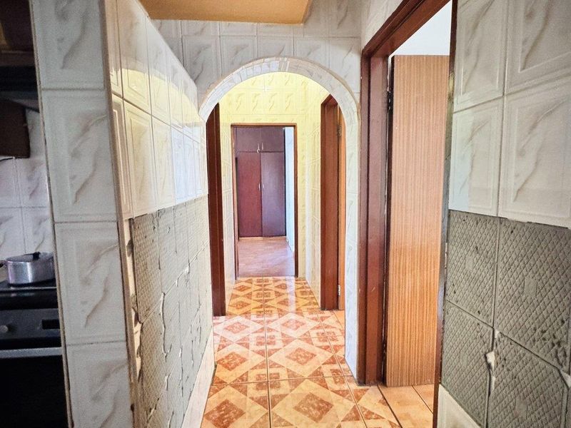 Charming 3-Bedroom Family Home in a Peaceful Family-Friendly Location- Close to Schools And  Ameniti - Photo 7